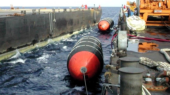 Хорошая качественная пена ЕВА заполнила морские бамперы для порта и шлюпки