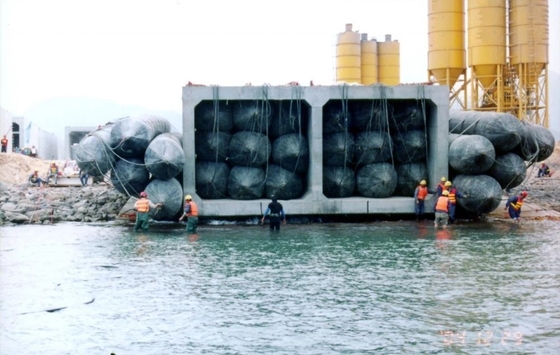 Воздушная подушка воздушного шара спасения имущества морская резиновая для вытягивать для того чтобы подпирать тяжелый подъем в верфи