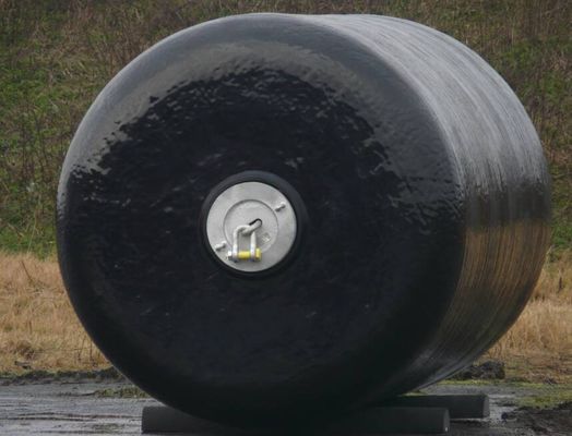 Подгонянный плавать пенится заполненный обвайзер с автошиной и цепью